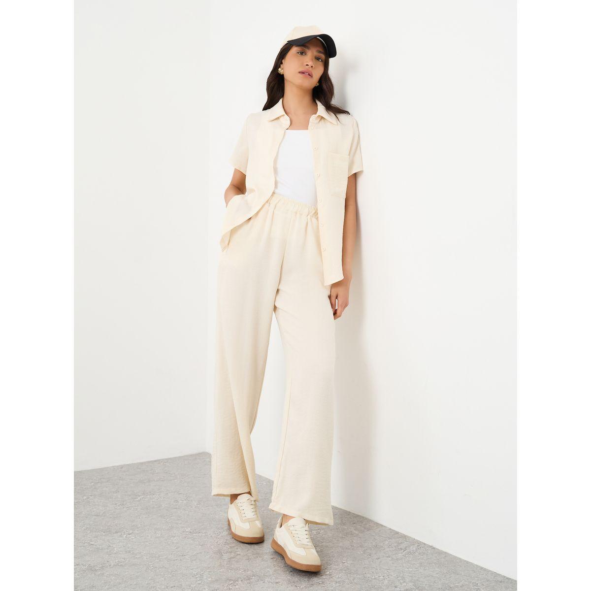 طقم منسق من بنطال بقصة أرجل مستقيمة وبلوزة سادة-women-clothing-coordsets-image-1