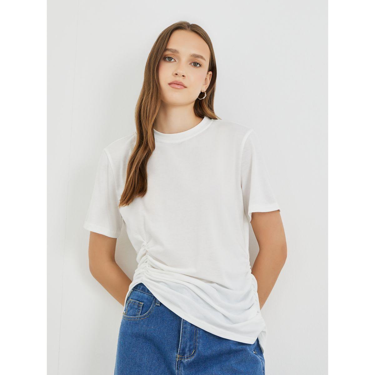 Styli Asymmetric Hem Ruched Detail T-Shirt-women-clothing-tshirts-image-1