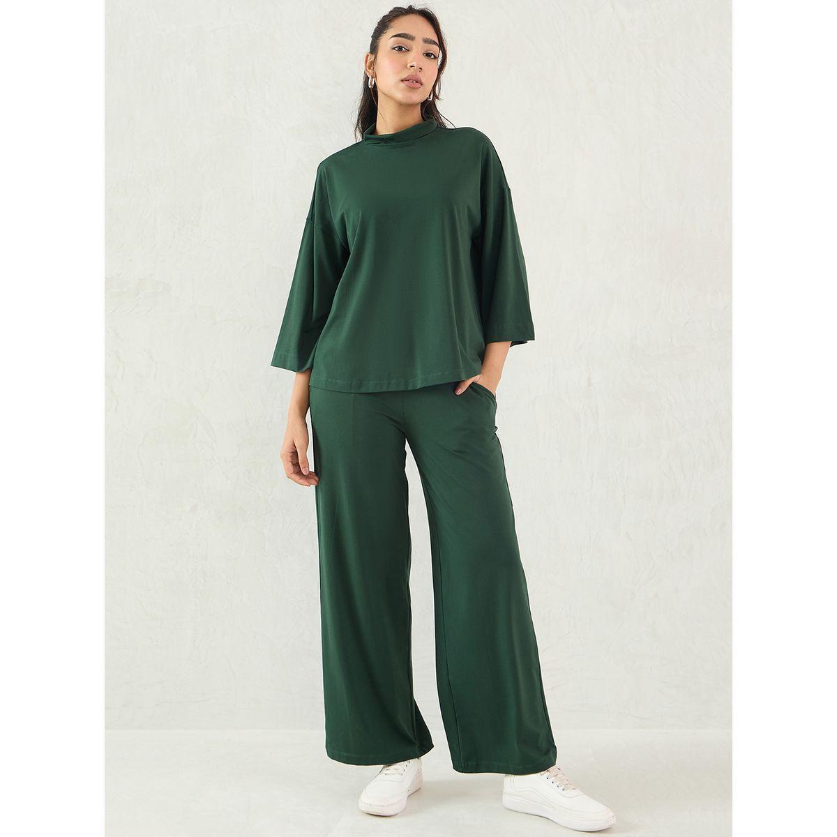طقم منسق من بنطال وبلوزة محبوكة بياقة عالية-women-clothing-coordsets-image-1