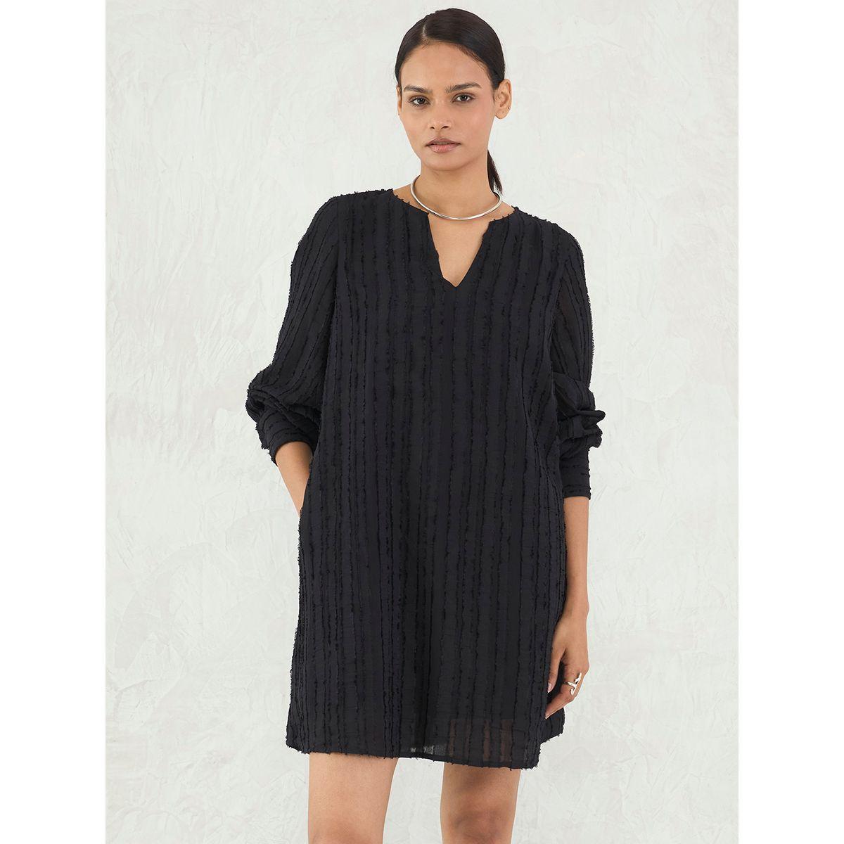 فستان قصير بتفاصيل بارزة الملمس مع ياقة بشق-women-clothing-dresses-image-1