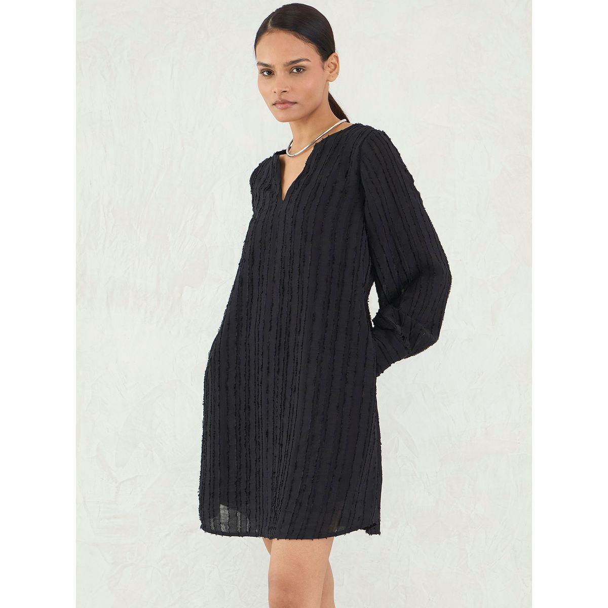 فستان قصير بتفاصيل بارزة الملمس مع ياقة بشق-women-clothing-dresses-image-3