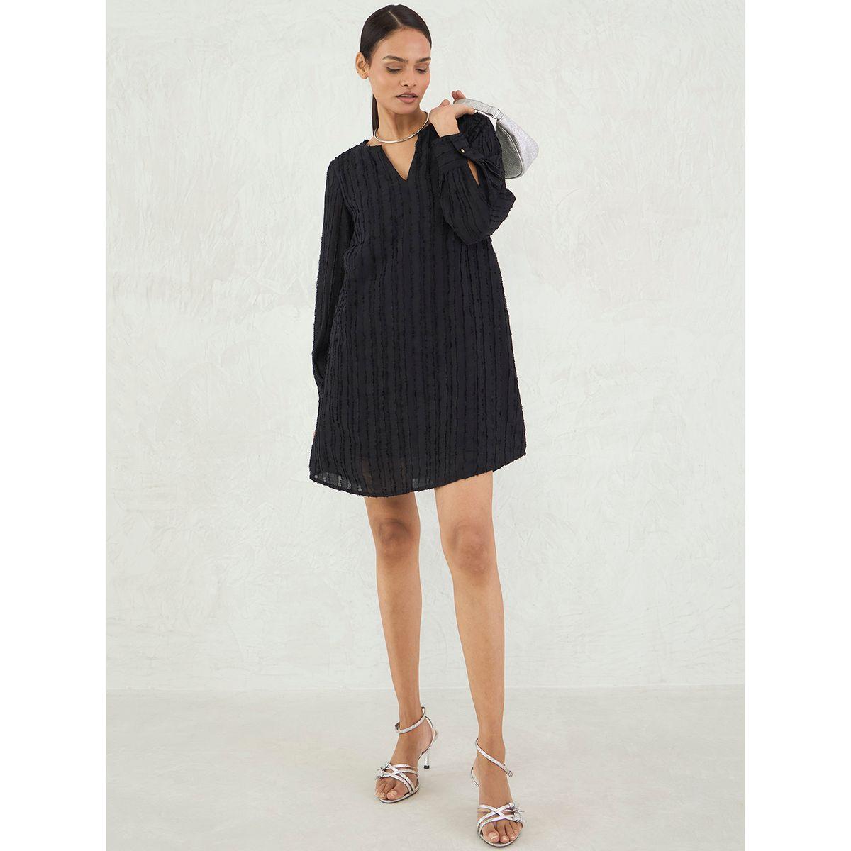 فستان قصير بتفاصيل بارزة الملمس مع ياقة بشق-women-clothing-dresses-image-7
