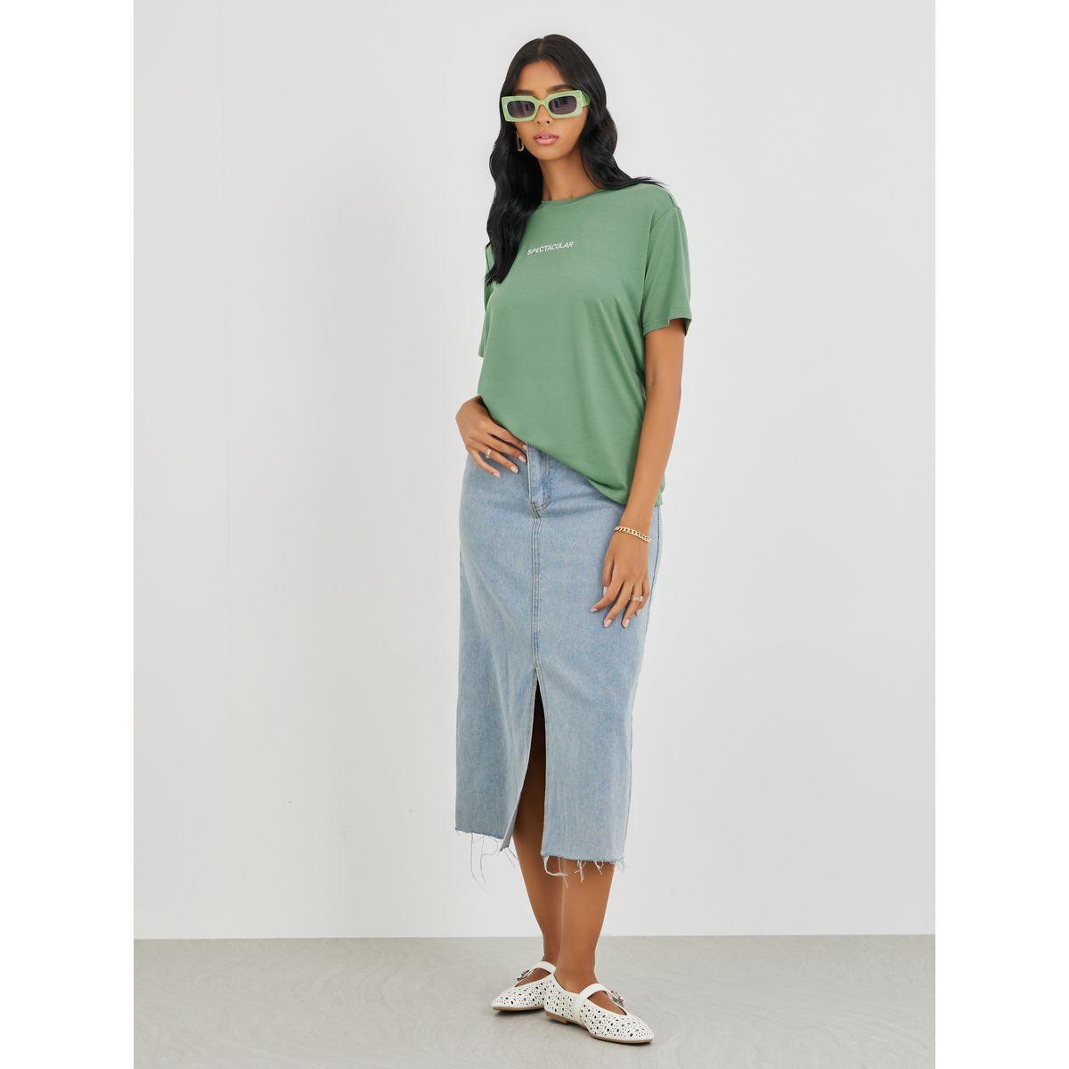 تيشيرت فضفاض بتفاصيل مُطرزة-women-clothing-tshirts-image-2