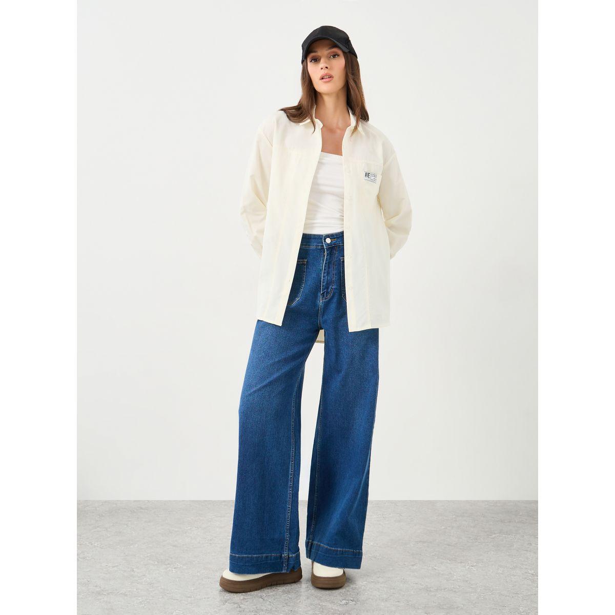 بلوزة بتفاصيل أزرار مع شارة-women-clothing-shirtsandblouses-shirts-image-2