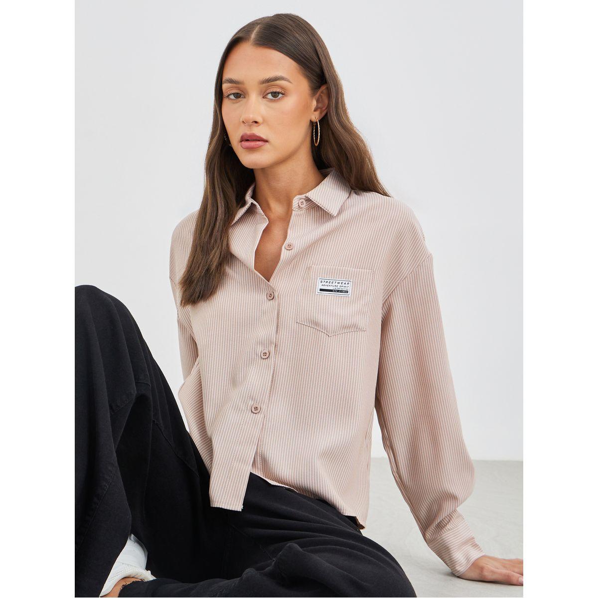 بلوزة قصيرة مخططة ومزينة بشارة مع جيب-women-clothing-shirtsandblouses-shirts-image-1