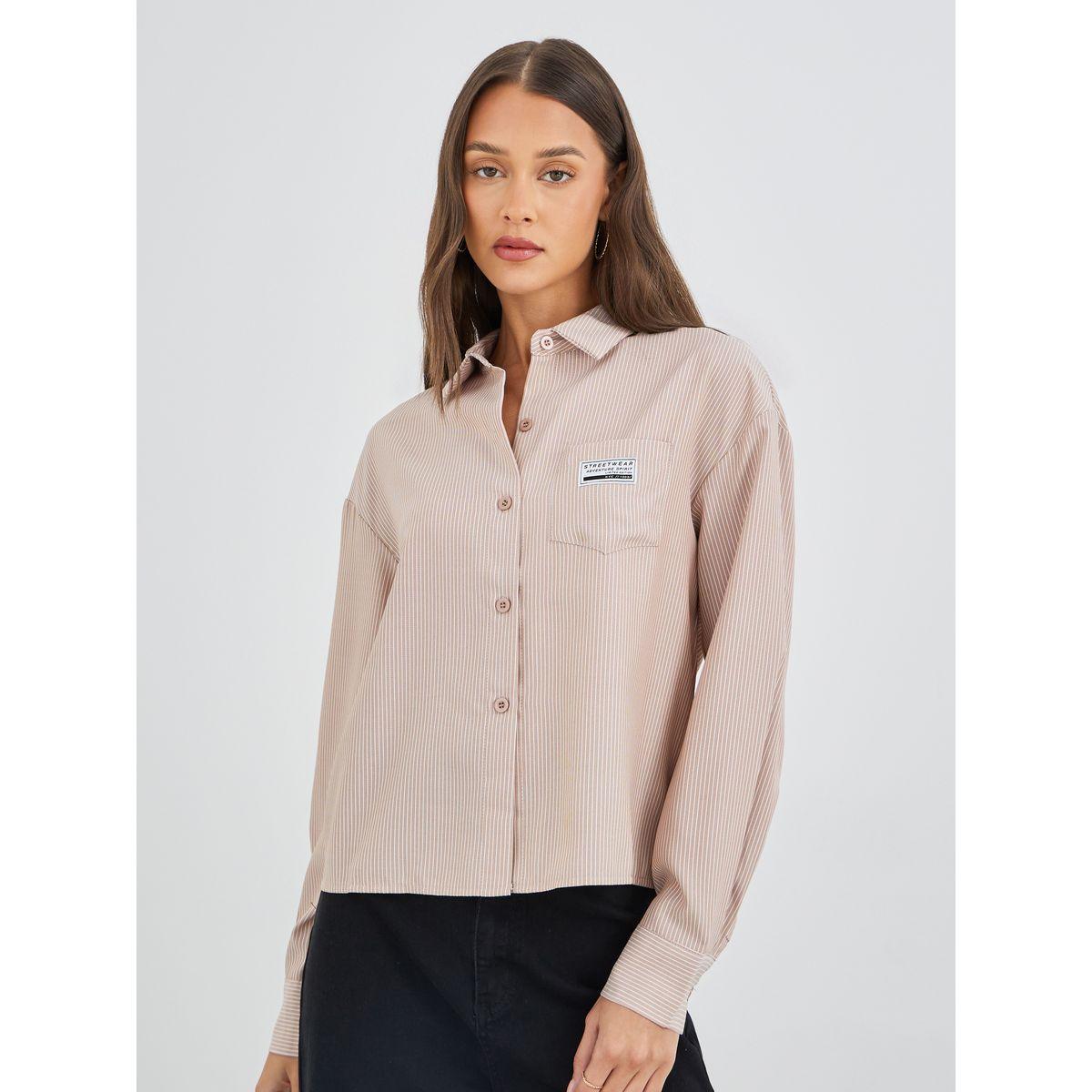 بلوزة قصيرة مخططة ومزينة بشارة مع جيب-women-clothing-shirtsandblouses-shirts-image-3