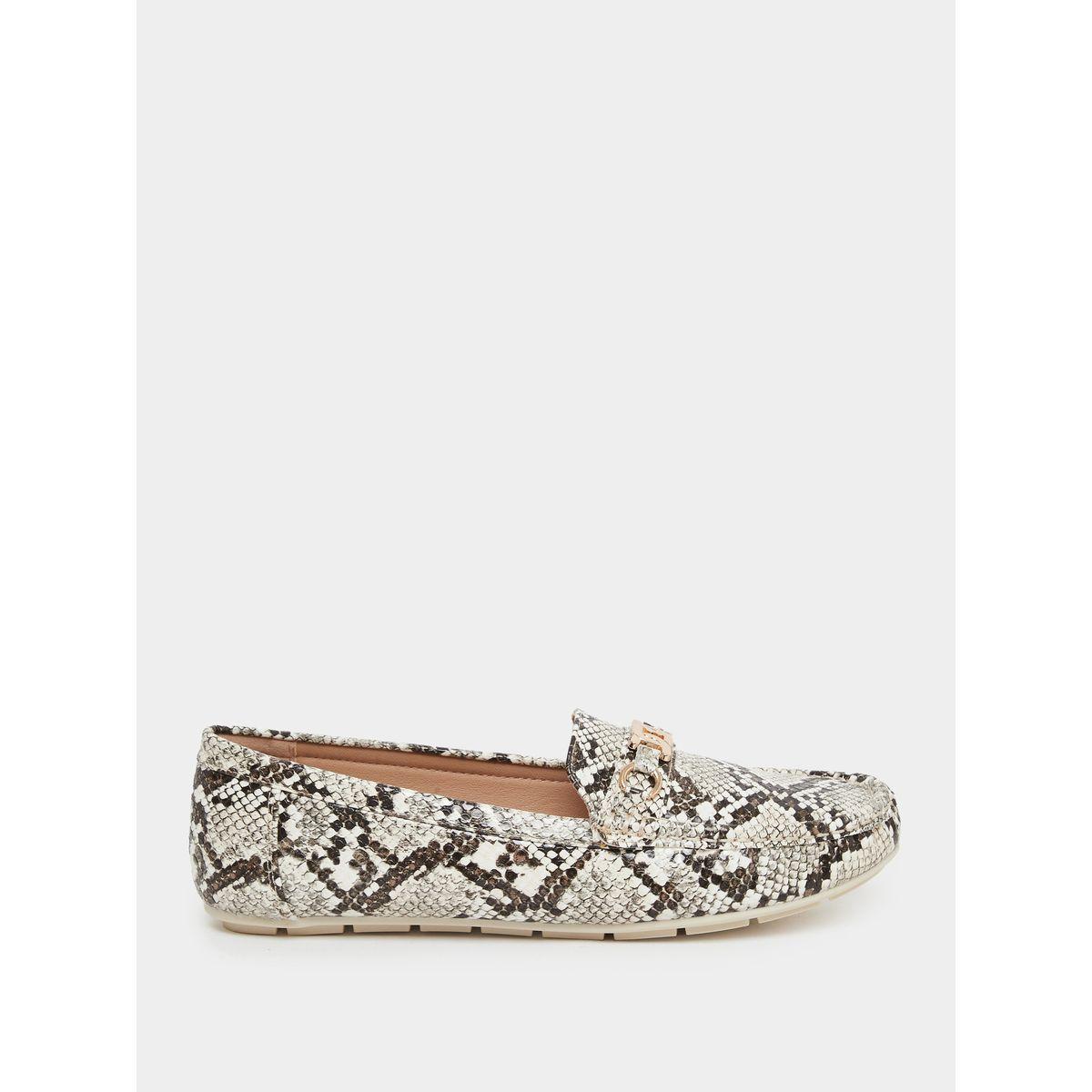 حذاء بطبعة جلد الثعبان بتفاصيل إبزيم-women-shoes-flats-loafers-image-1