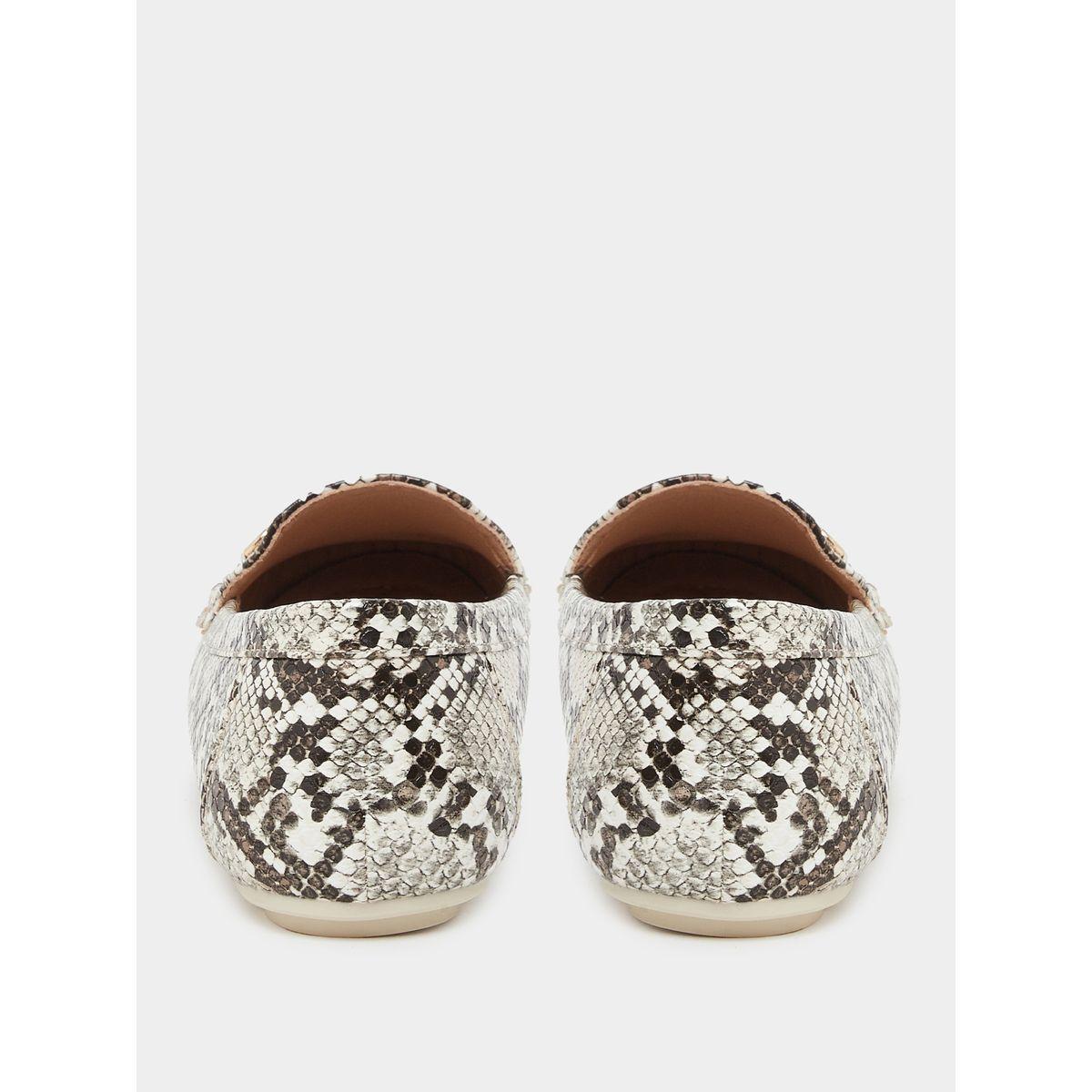 حذاء بطبعة جلد الثعبان بتفاصيل إبزيم-women-shoes-flats-loafers-image-4