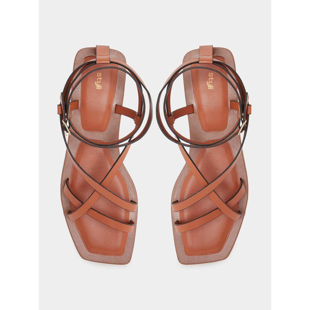 صندل فلات بتفاصيل سيور متعددة-women-shoes-sandals-flats-image-2