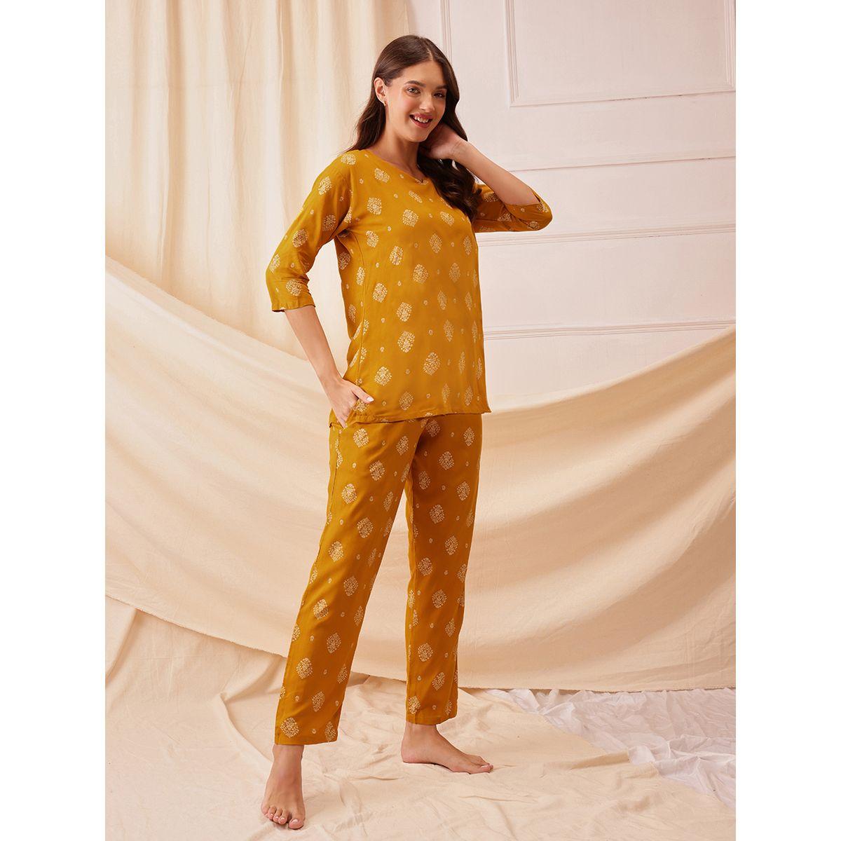 Clovia Printed V-Neck Top and Pyjama Set-women-clothing-nightwear-pyjamas-longsets-image-3