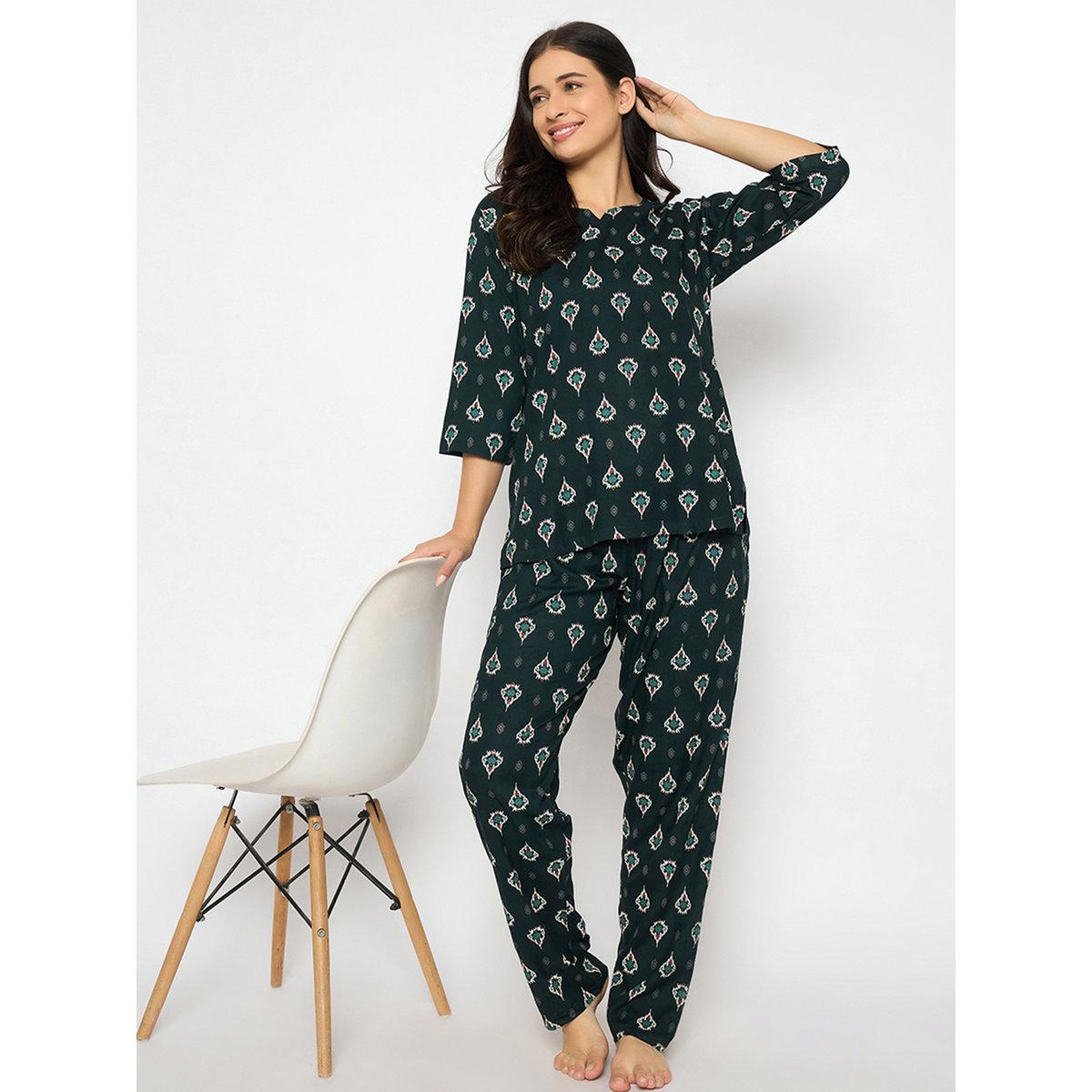 طقم بيجاما من بنطال وبلوزة بطبعة وياقة بشق-women-clothing-nightwear-pyjamas-longsets-image-1