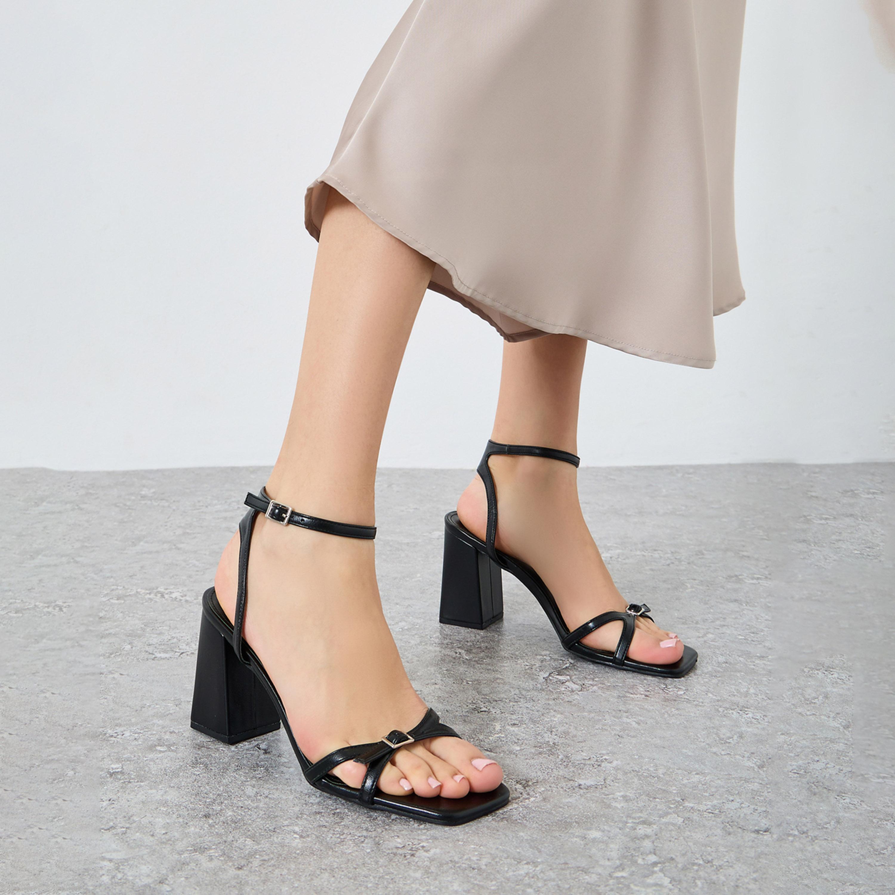 رايد - صندل إيلا بكعب عريض مع إبزيم-women-shoes-sandals-heeled-image-2