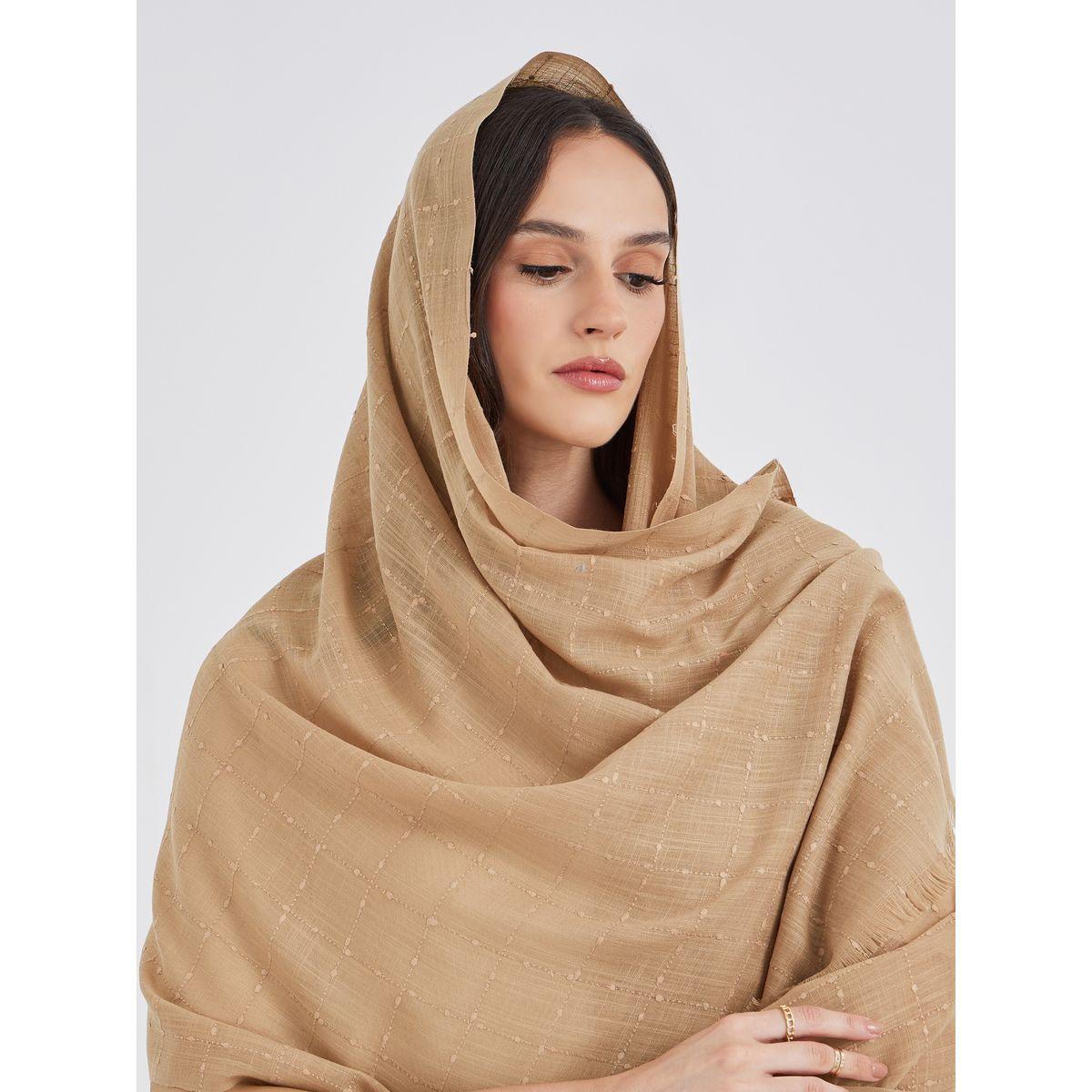 وشاح رأس بخيوط دوبي وتفاصيل مُمزقة-women-clothingaccessories-scarves-image-1