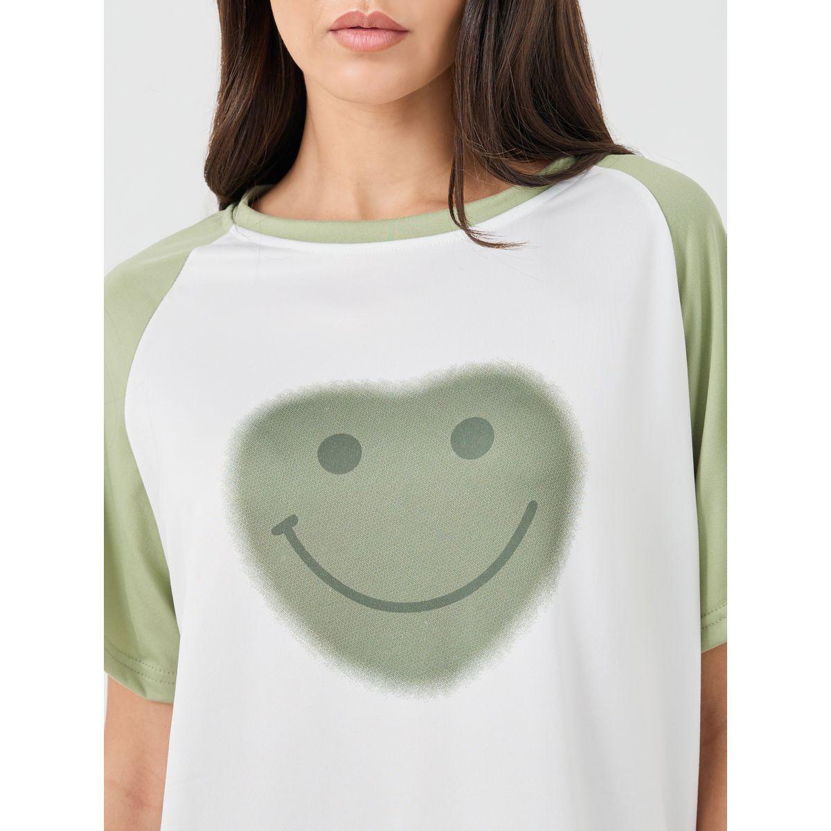 Styli Raglan Sleeve Smile Printed T-Shirt and Shorts Pyjama Set-women-clothing-nightwear-pyjamas-shortsets-image-3