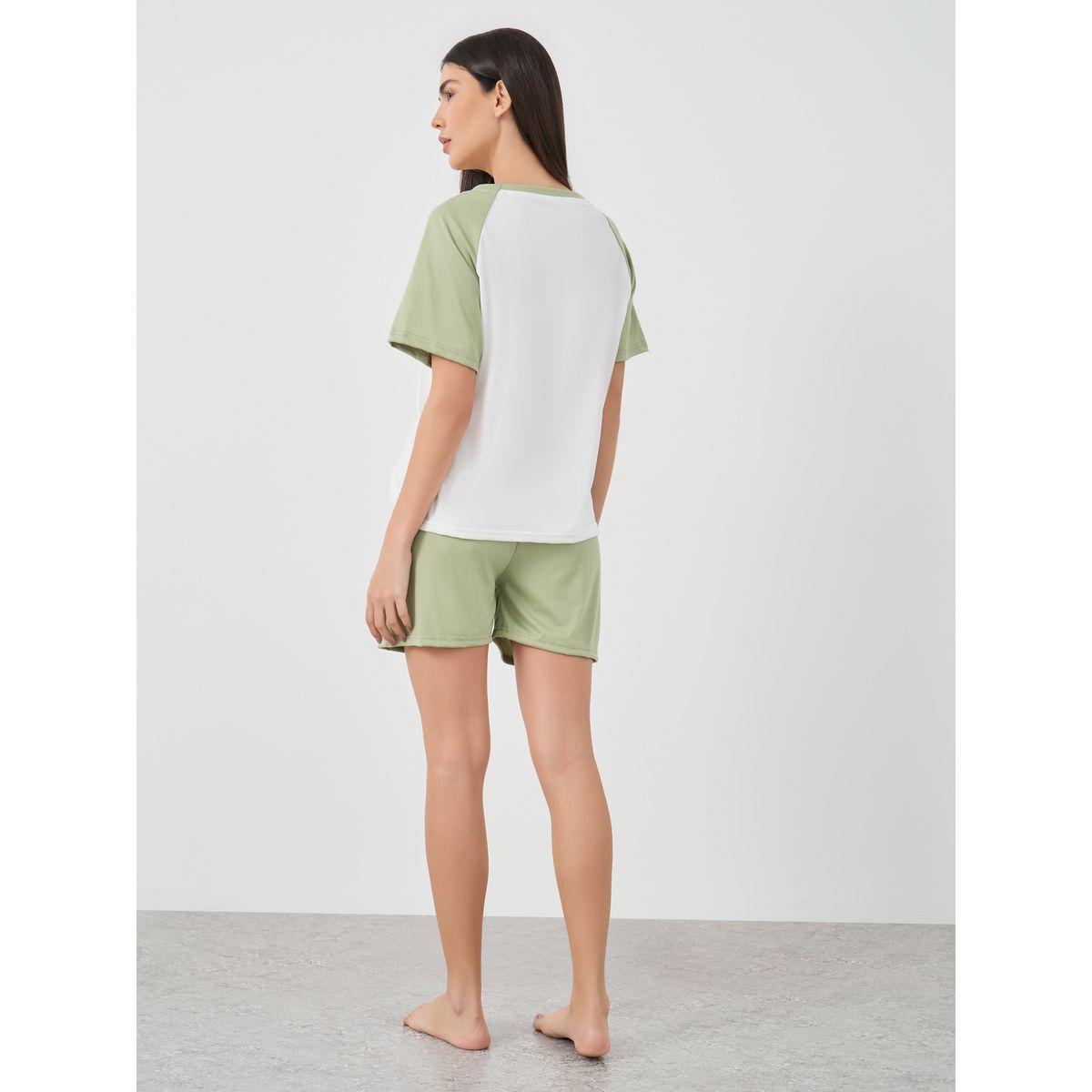 طقم بيجاما من شورت وتيشيرت بطبعة سمايل وأكمام ريجلان-women-clothing-nightwear-pyjamas-shortsets-image-5