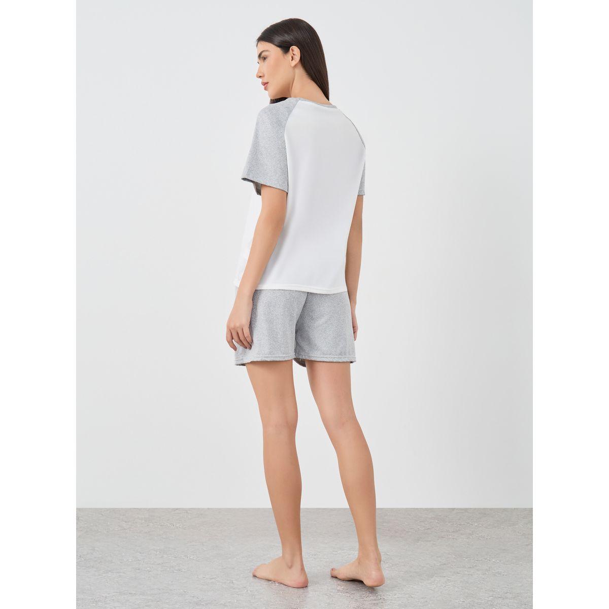 طقم بيجاما من شورت وتيشيرت بطبعة سمايل وأكمام ريجلان-women-clothing-nightwear-pyjamas-shortsets-image-4