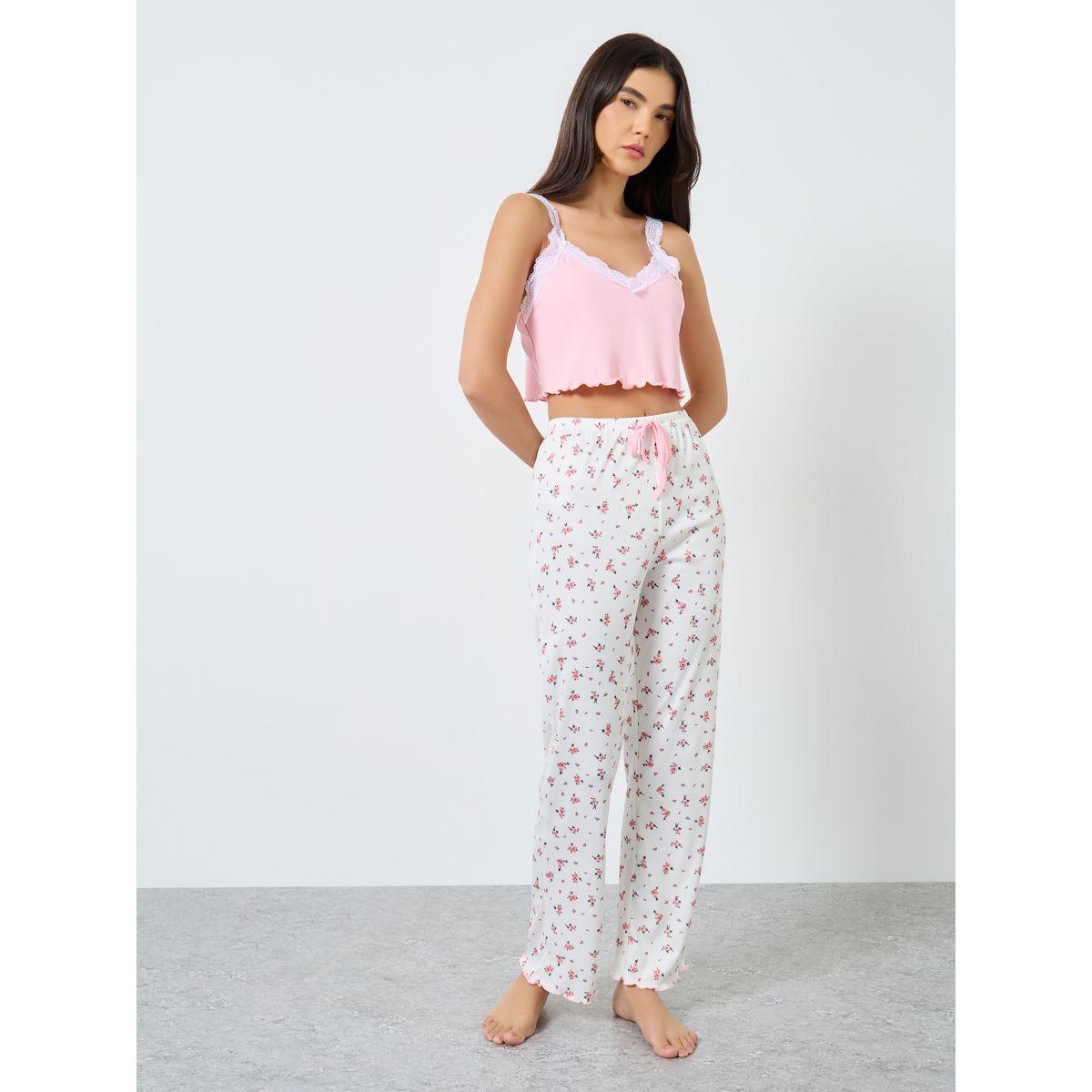 طقم من بنطال بيجاما، وشورت مع بلوزة بتفاصيل دانتيل-women-clothing-nightwear-pyjamas-longsets-image-2