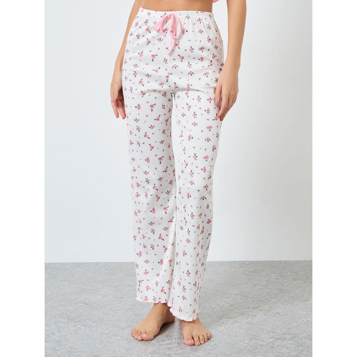 طقم من بنطال بيجاما، وشورت مع بلوزة بتفاصيل دانتيل-women-clothing-nightwear-pyjamas-longsets-image-5