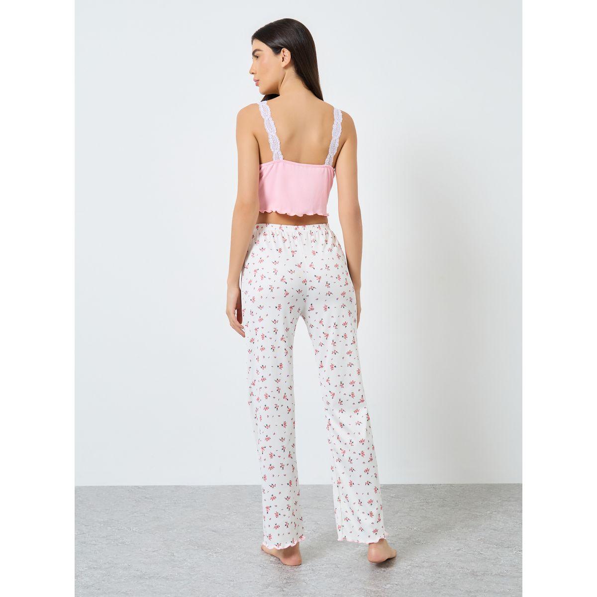 طقم من بنطال بيجاما، وشورت مع بلوزة بتفاصيل دانتيل-women-clothing-nightwear-pyjamas-longsets-image-6
