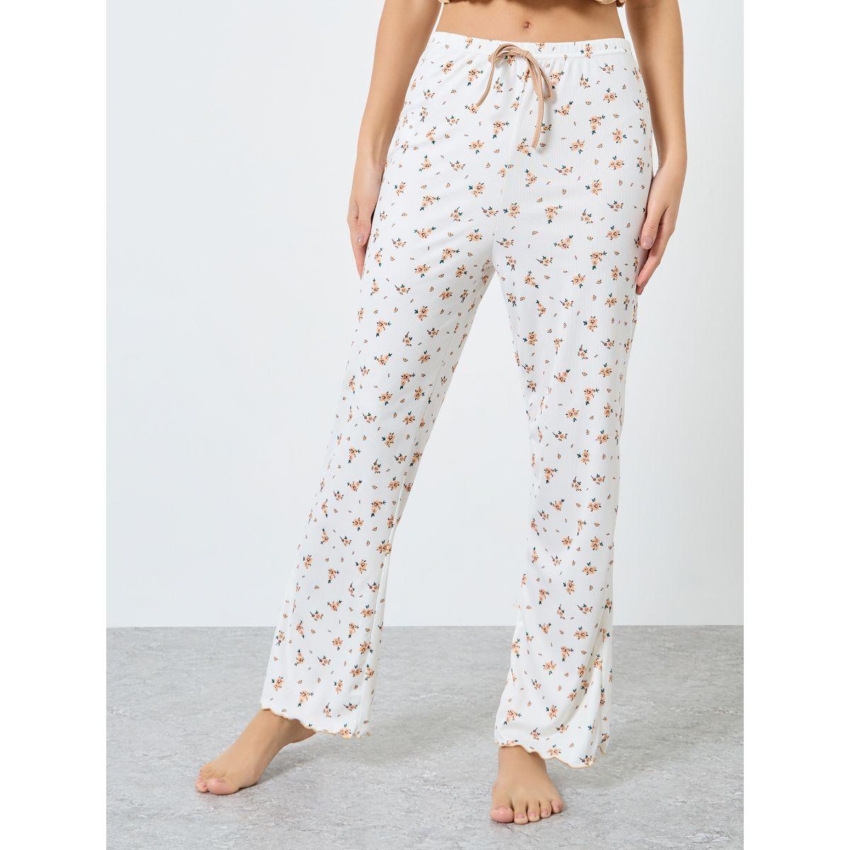 طقم من بنطال بيجاما، وشورت مع بلوزة بتفاصيل دانتيل-women-clothing-nightwear-pyjamas-longsets-image-5
