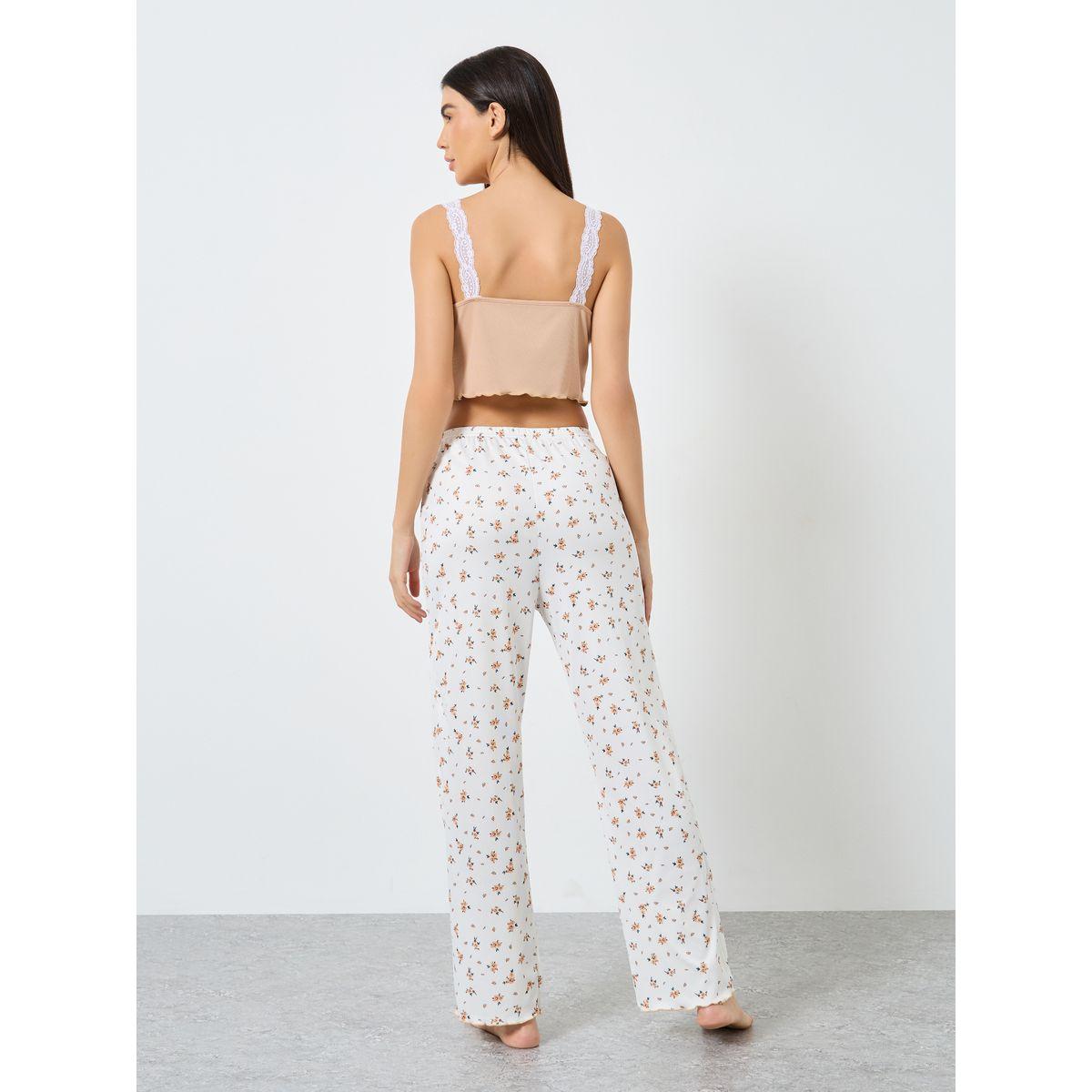 طقم من بنطال بيجاما، وشورت مع بلوزة بتفاصيل دانتيل-women-clothing-nightwear-pyjamas-longsets-image-6
