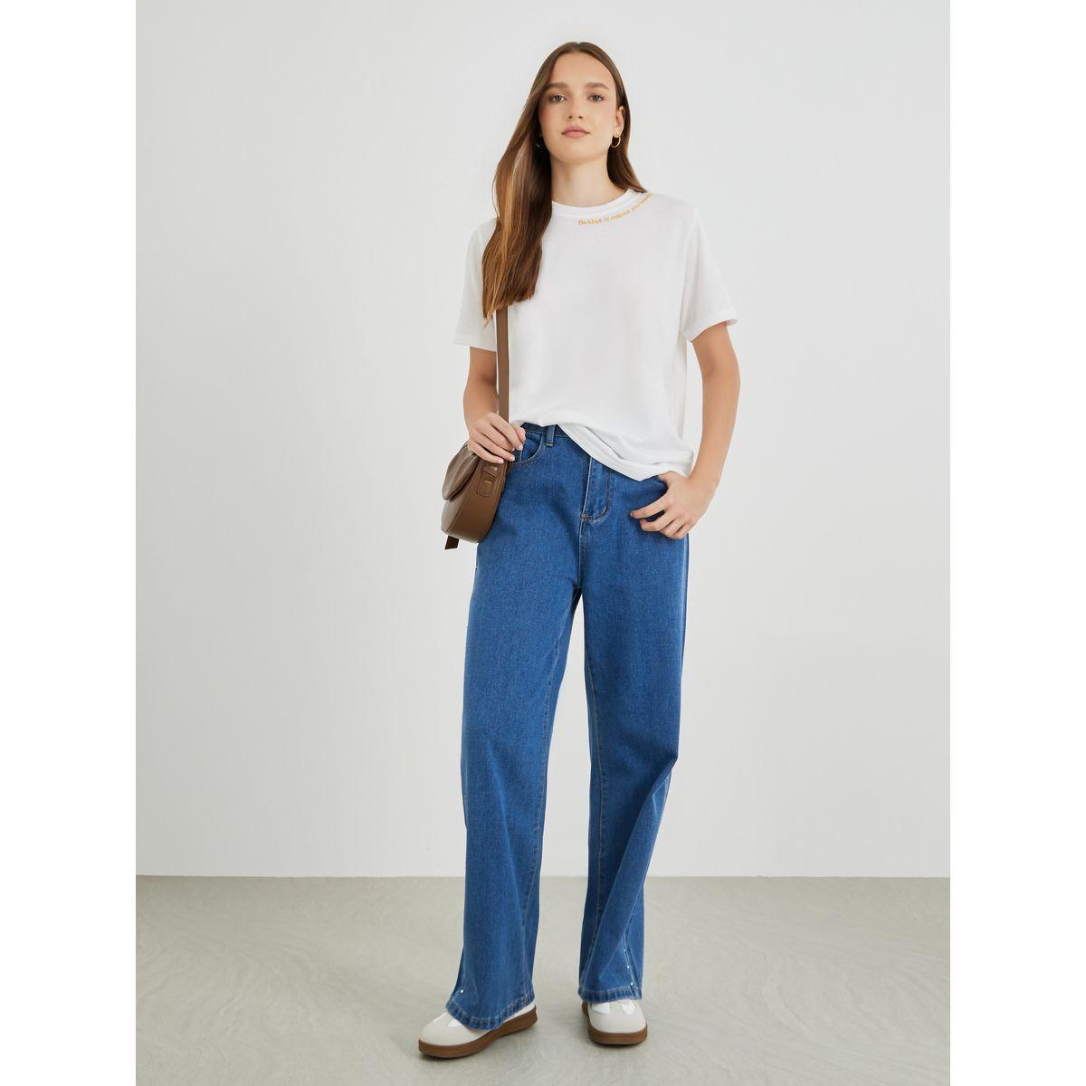 تيشيرت بتفاصيل مُطرزة وياقة دائرية-women-clothing-tshirts-image-2