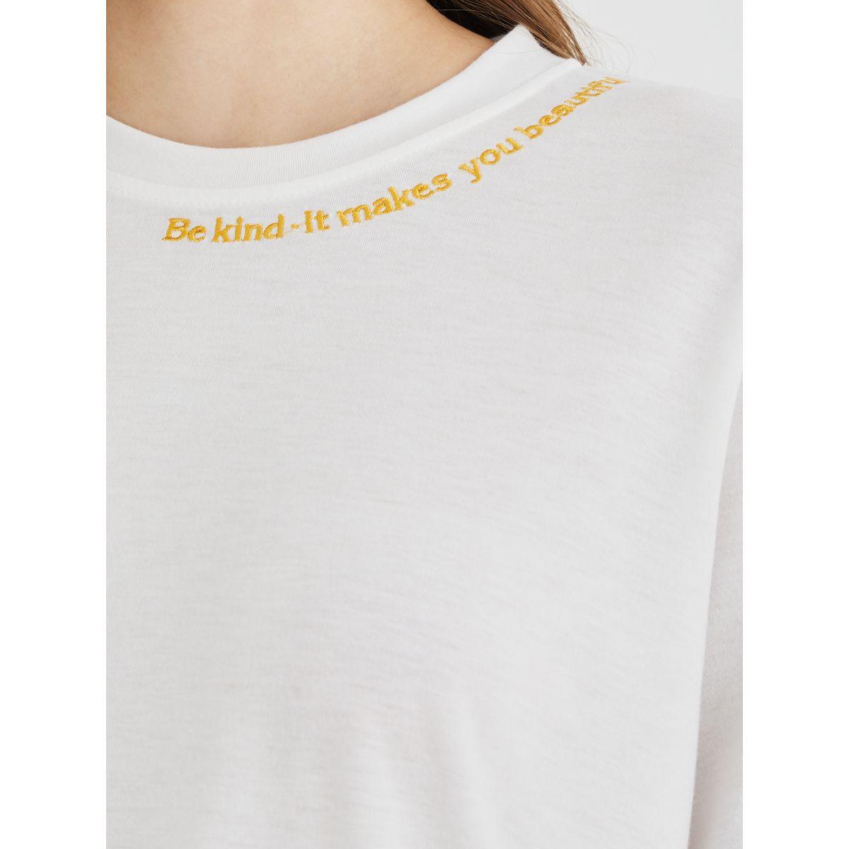 تيشيرت بتفاصيل مُطرزة وياقة دائرية-women-clothing-tshirts-image-3