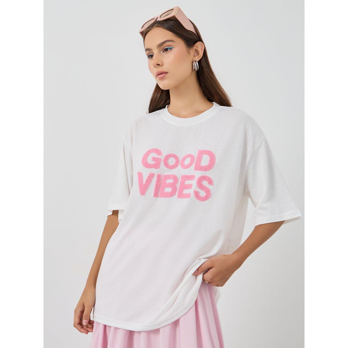 تيشيرت فضفاض بتفاصيل مُطرّزة-women-clothing-tshirts-image-3