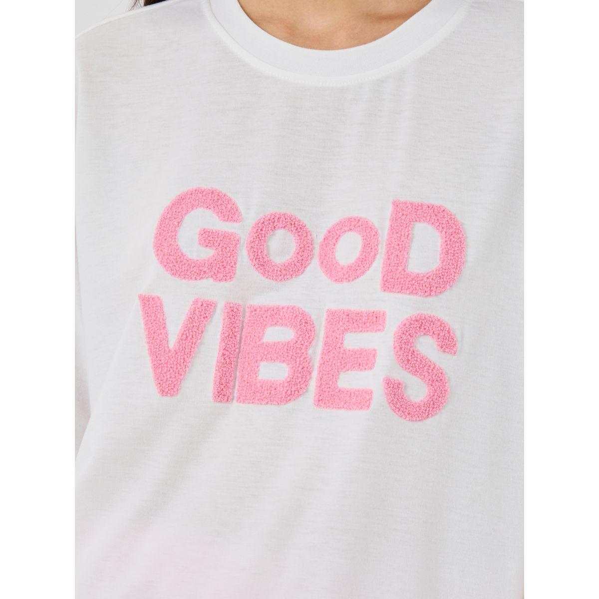 تيشيرت فضفاض بتفاصيل مُطرّزة-women-clothing-tshirts-image-4