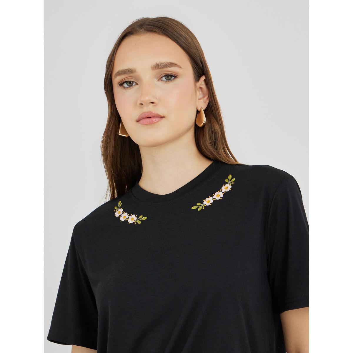 Styli Embroidery Detail Oversized T-Shirt-women-clothing-tshirts-image-3
