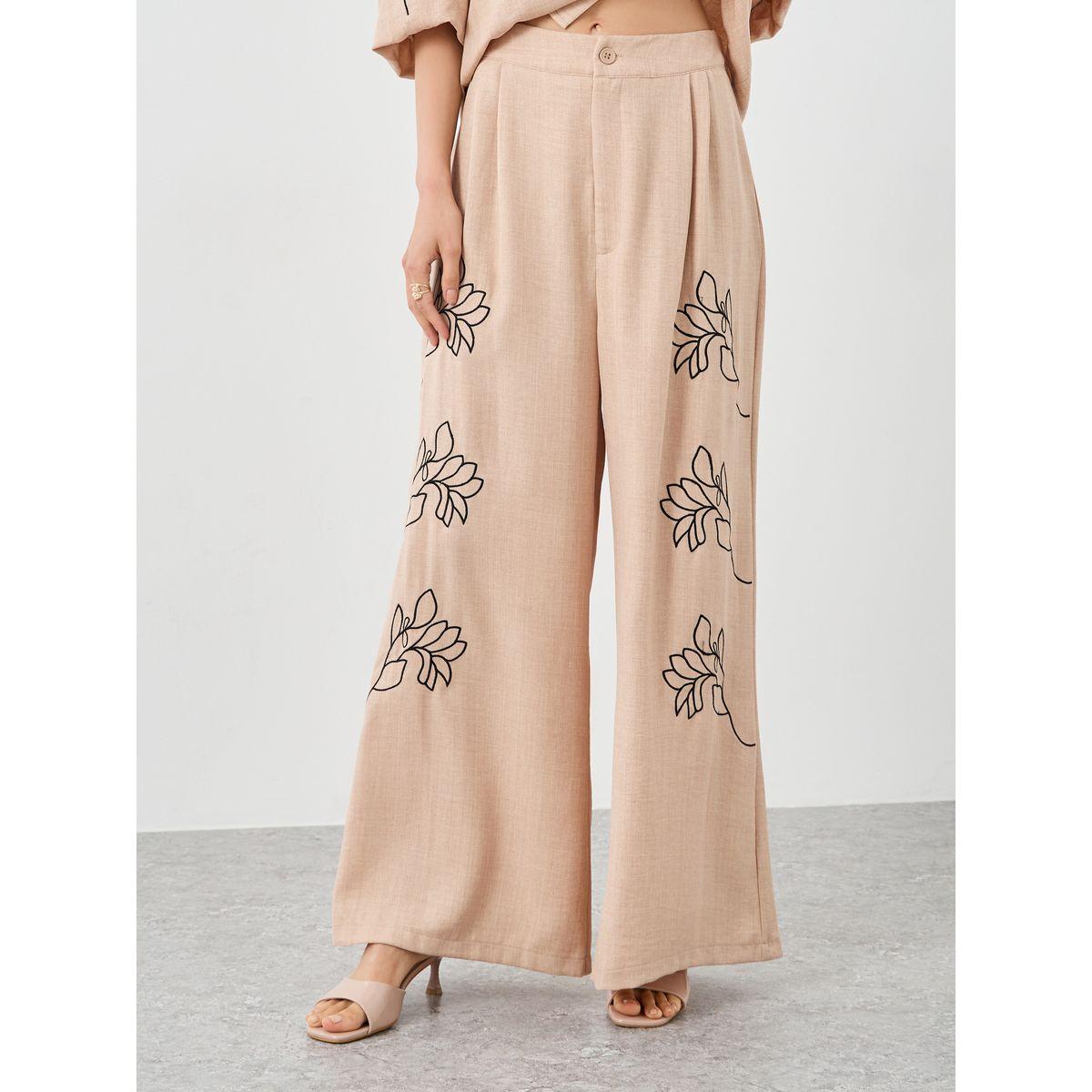 طقم منسق من بنطال وبلوزة مُطرزة بتفاصيل زهور-women-clothing-coordsets-image-5