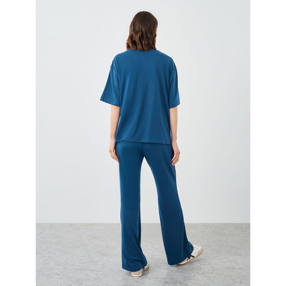 طقم منسق من جوغر وبلوزة بطبعة كتابة وقصة مريحة-women-clothing-coordsets-image-5