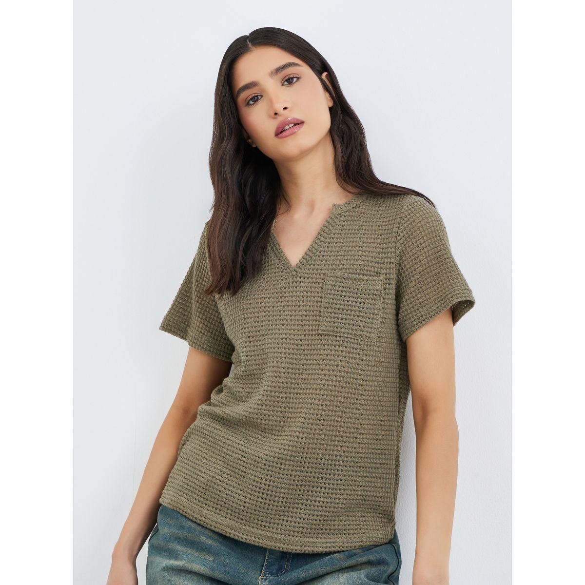 تيشيرت بتفاصيل بارزة الملمس مع جيب-women-clothing-tshirts-image-1