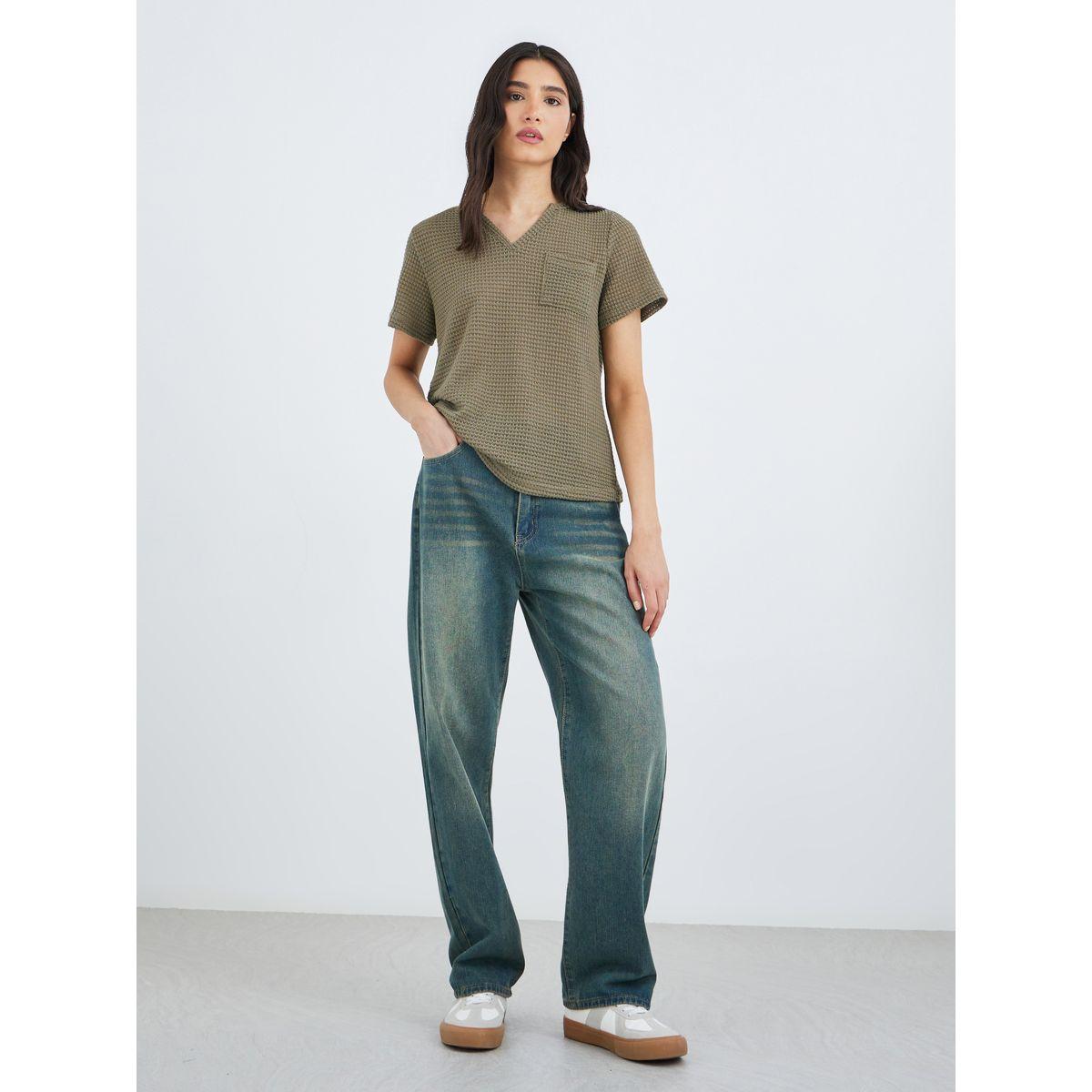 تيشيرت بتفاصيل بارزة الملمس مع جيب-women-clothing-tshirts-image-2