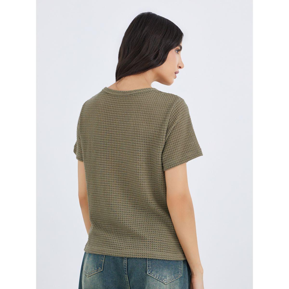 تيشيرت بتفاصيل بارزة الملمس مع جيب-women-clothing-tshirts-image-4