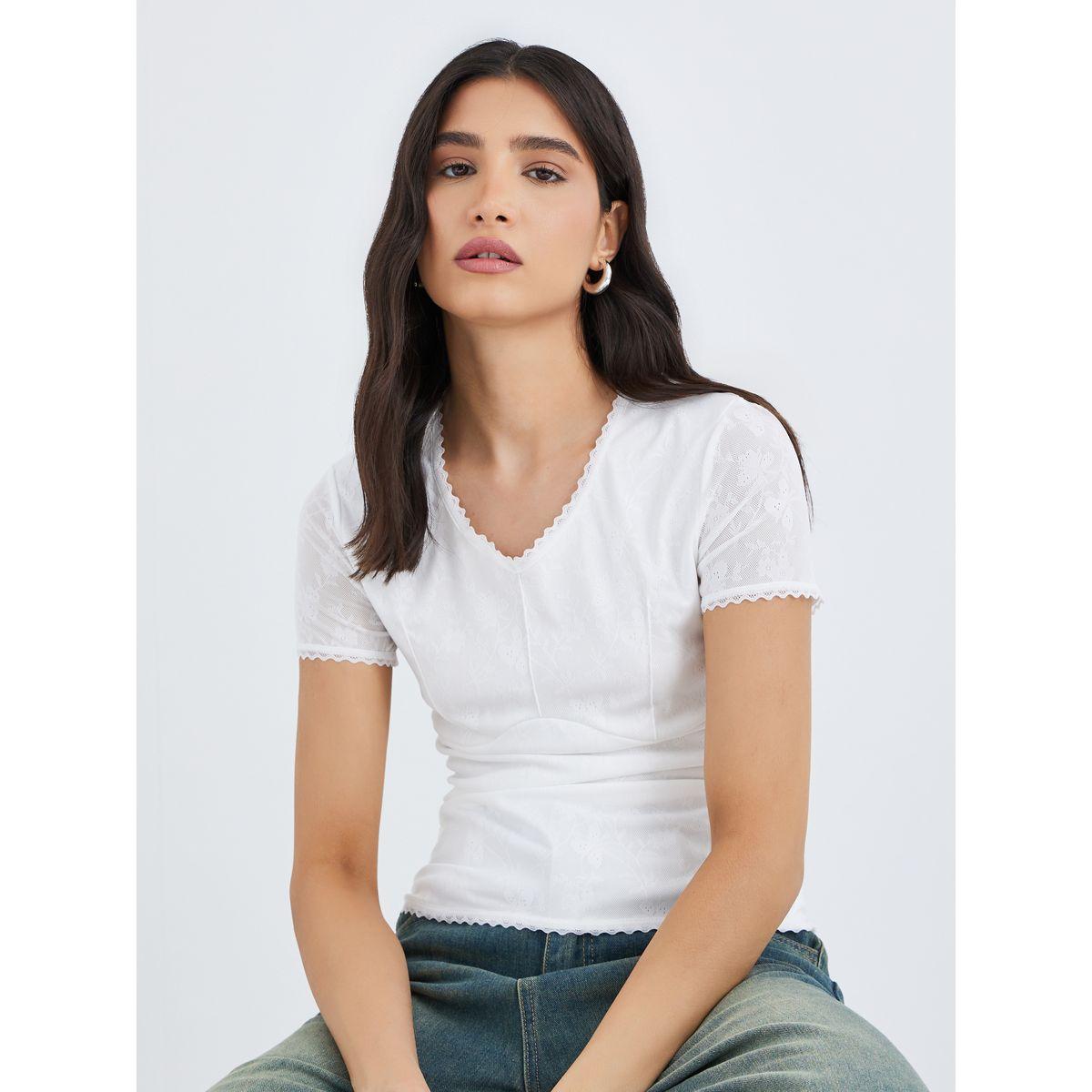 بلوزة بتفاصيل دانتيل بارزة الملمس-women-clothing-tshirts-image-1
