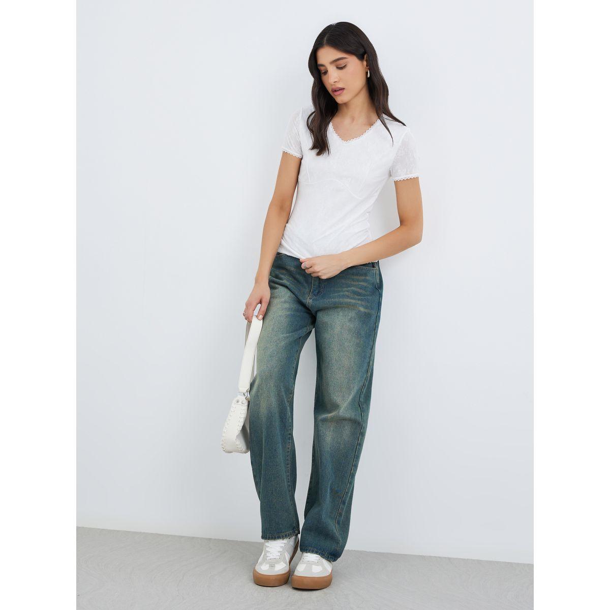 بلوزة بتفاصيل دانتيل بارزة الملمس-women-clothing-tshirts-image-2