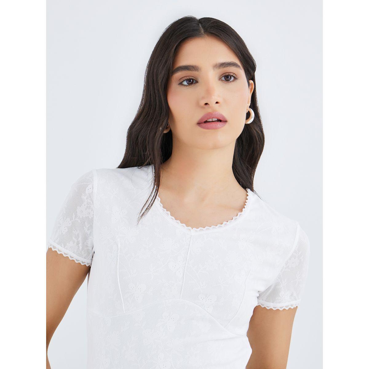 بلوزة بتفاصيل دانتيل بارزة الملمس-women-clothing-tshirts-image-3