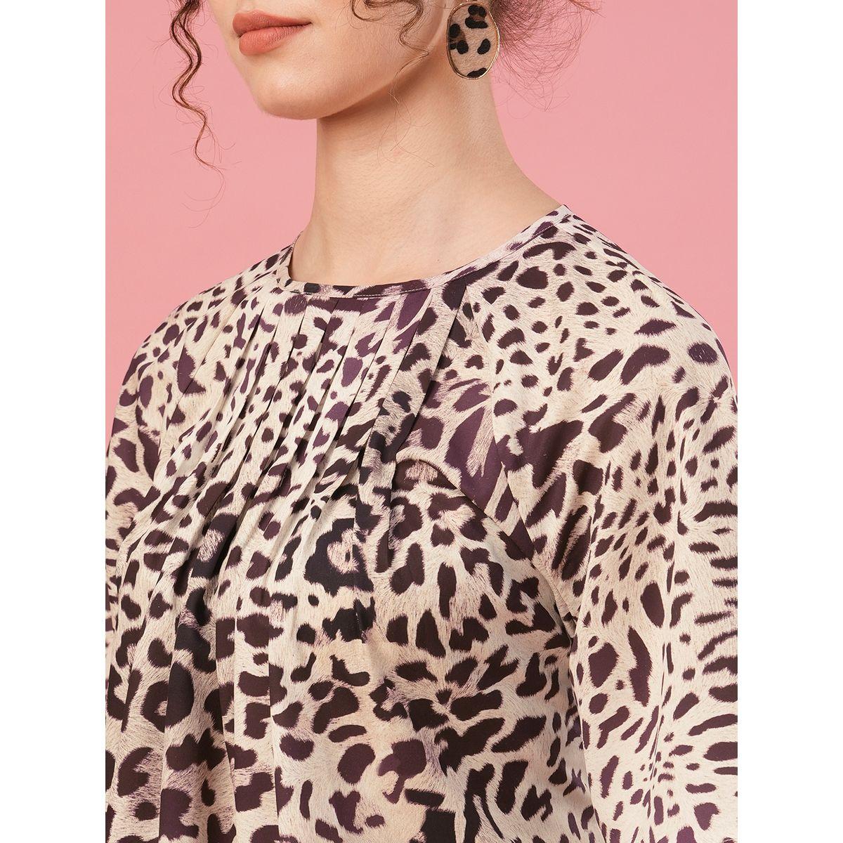 بلوزة بطبعة حيوان وياقة دائرية مع كسرات-women-clothing-shirtsandblouses-blouses-image-4