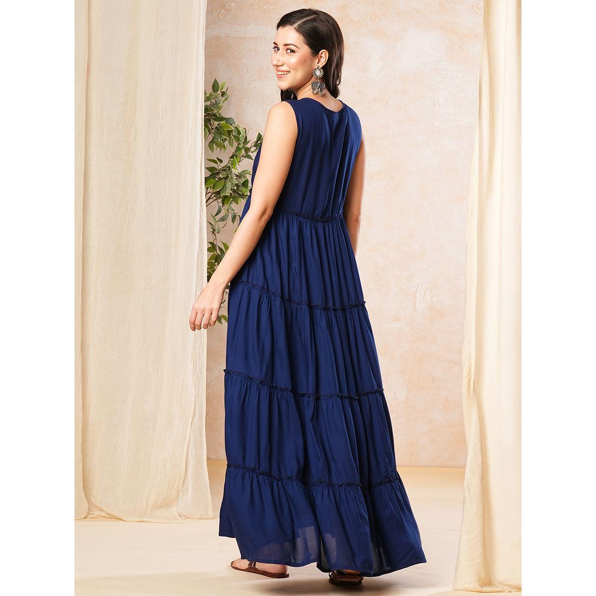 فستان طويل مُطرّز بلا أكمام مع كسرات-women-clothing-ethnicwear-dresses-image-3