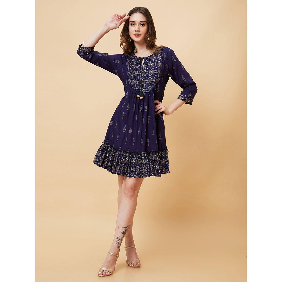 فستان قصير بحافة واسعة وياقة بأربطة-women-clothing-ethnicwear-dresses-image-7