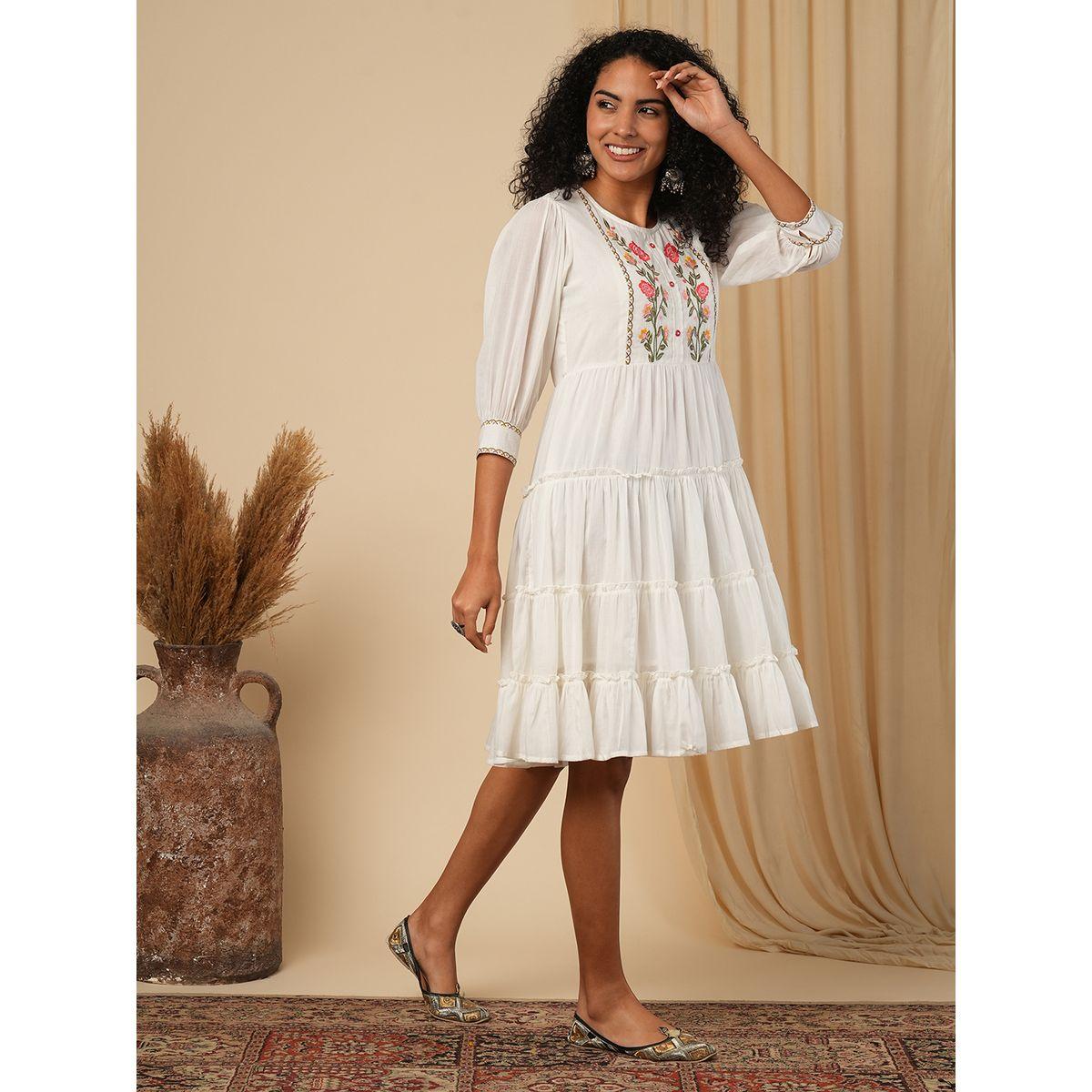 فستان بطول الركبة بتفاصيل مُطرّزة وكسرات-women-clothing-ethnicwear-dresses-image-2