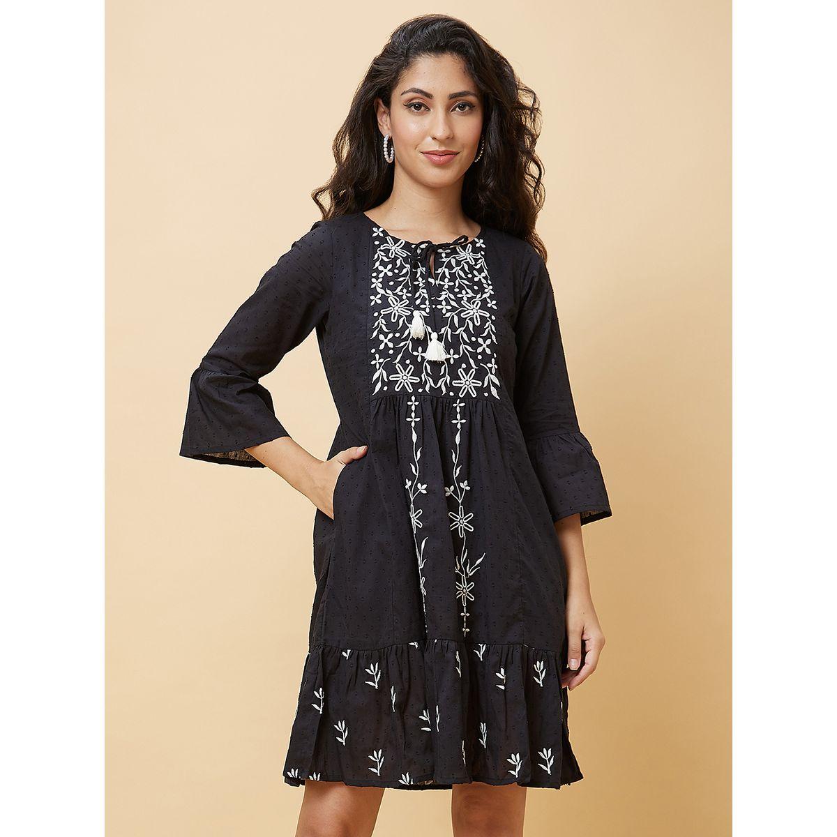 فستان قصير بتفاصيل مُطرّزة وياقة بأربطة-women-clothing-ethnicwear-dresses-image-2