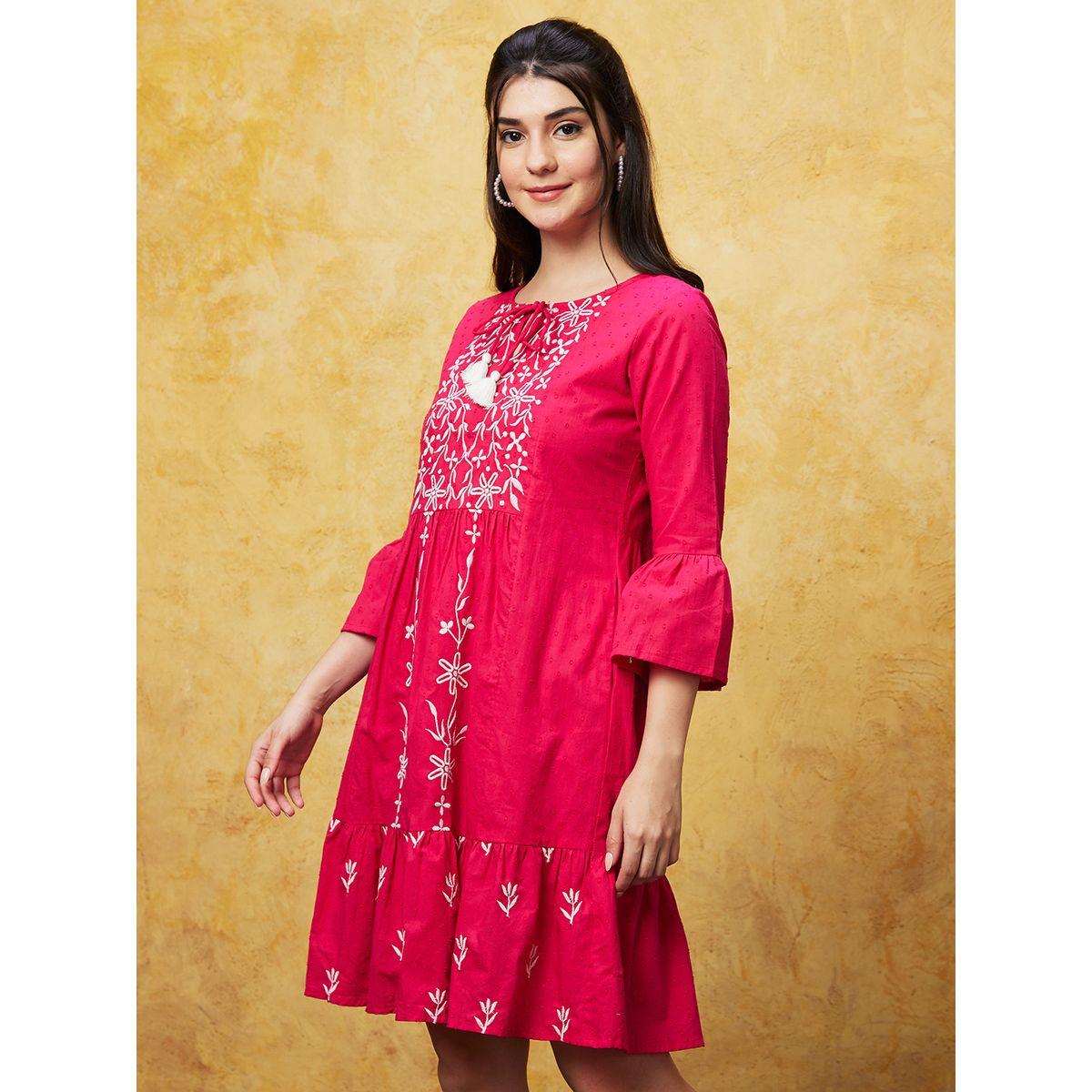 فستان قصير بتفاصيل مُطرّزة وياقة بأربطة-women-clothing-ethnicwear-dresses-image-2