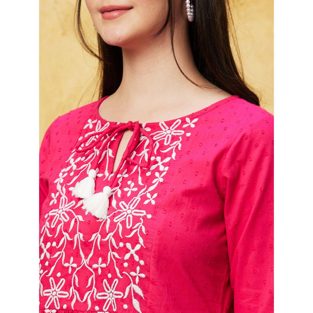 فستان قصير بتفاصيل مُطرّزة وياقة بأربطة-women-clothing-ethnicwear-dresses-image-4