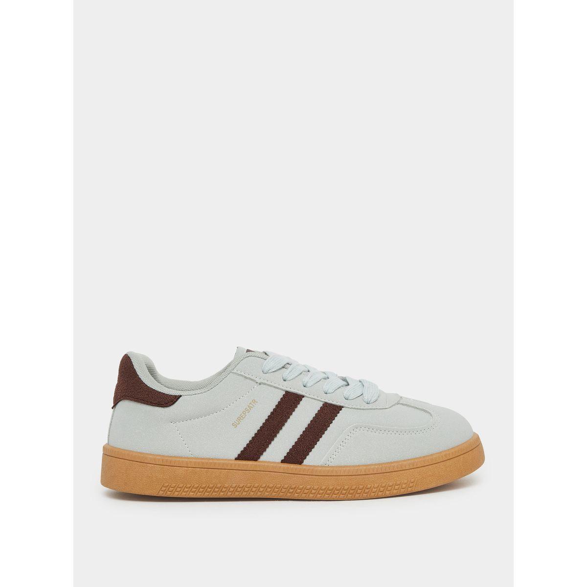 حذاء سنيكرز فلات مخطط بأربطة غلق-women-shoes-sneakers-image-1