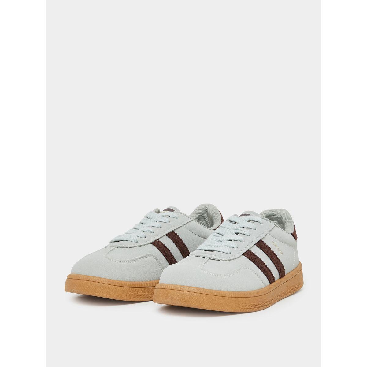 حذاء سنيكرز فلات مخطط بأربطة غلق-women-shoes-sneakers-image-2