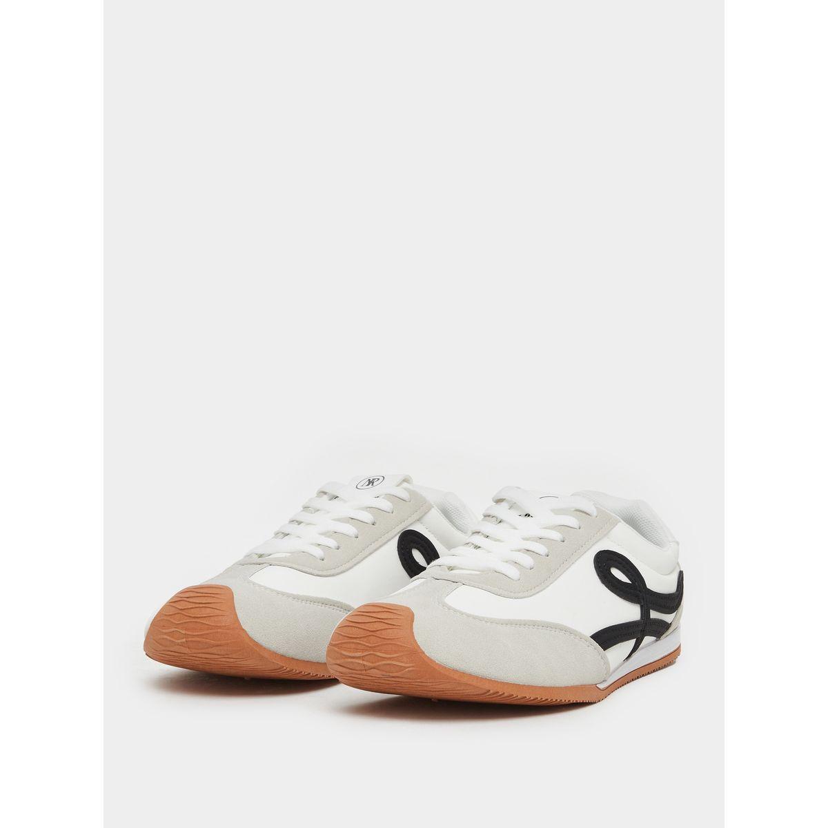 حذاء سنيكرز بأربطة غلق-women-shoes-sneakers-image-2