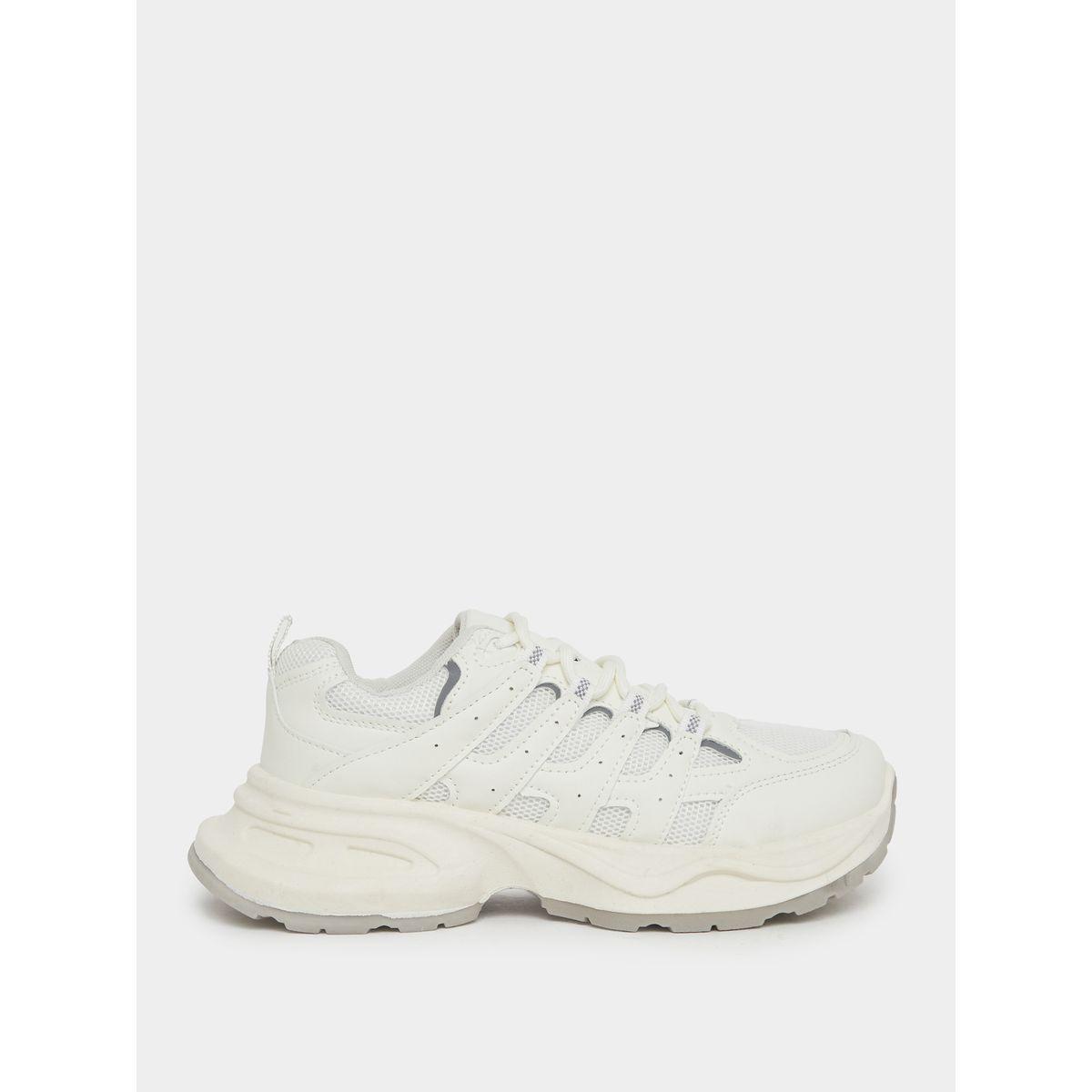حذاء سنيكرز بتفاصيل بارزة الملمس وأربطة للإغلاق-women-shoes-sneakers-image-1
