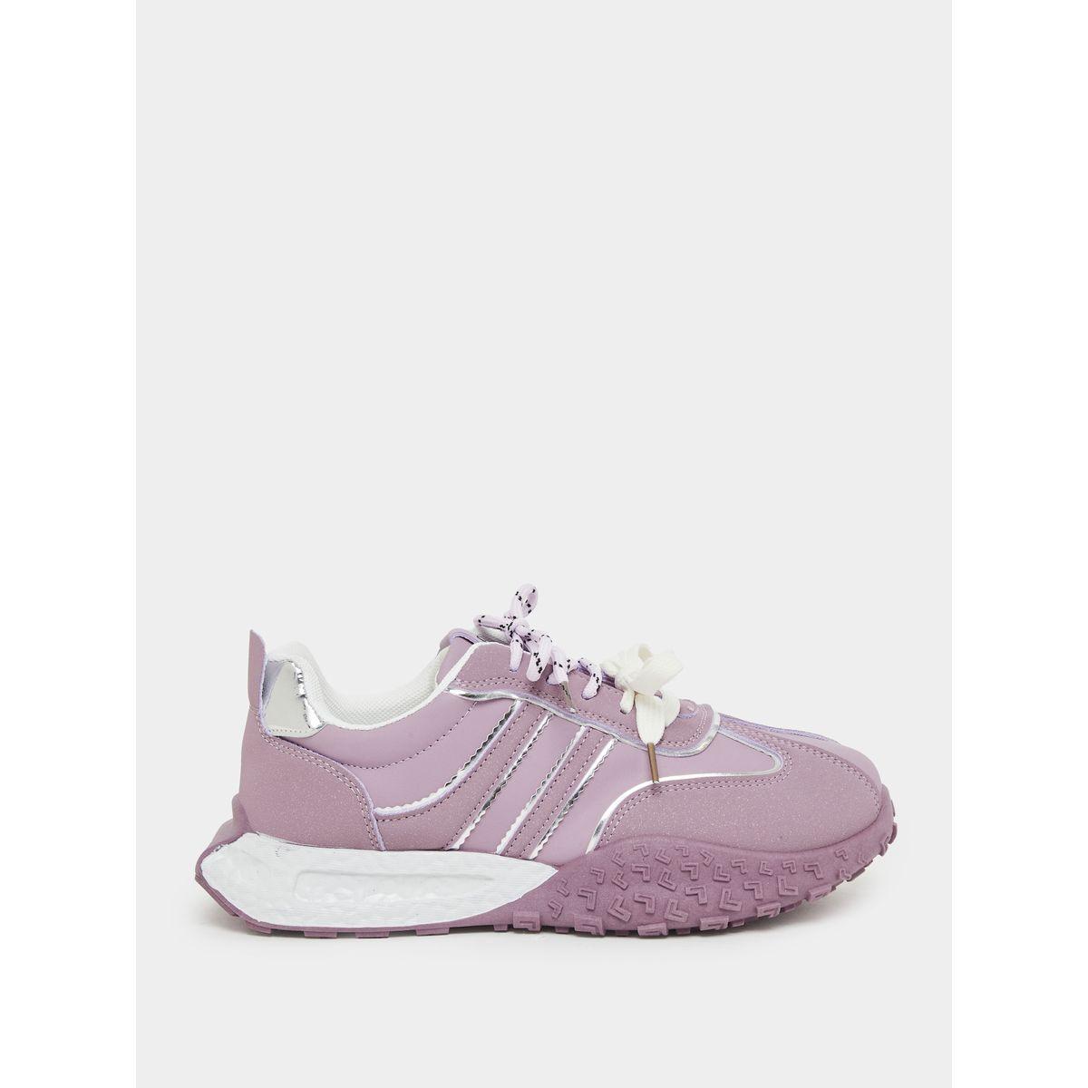 حذاء سنيكرز بتفاصيل خطوط مع أربطة للإغلاق-women-shoes-sneakers-image-1